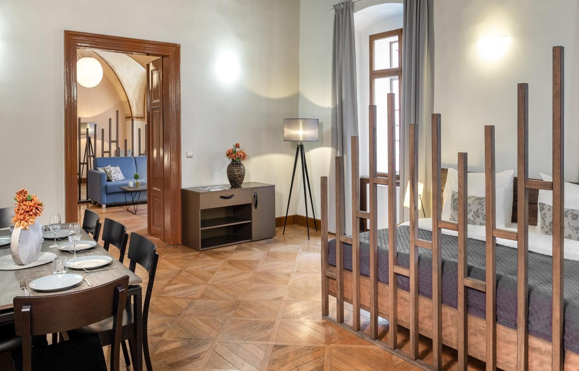3 Epoques By Residences * Praga